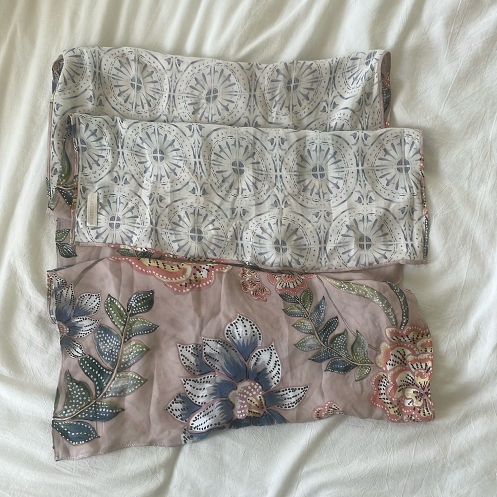 Stone Cold Fox White and Lilac Tie scarf sarong/bandeau. Can be worn as a skirt - Picture 3 of 6